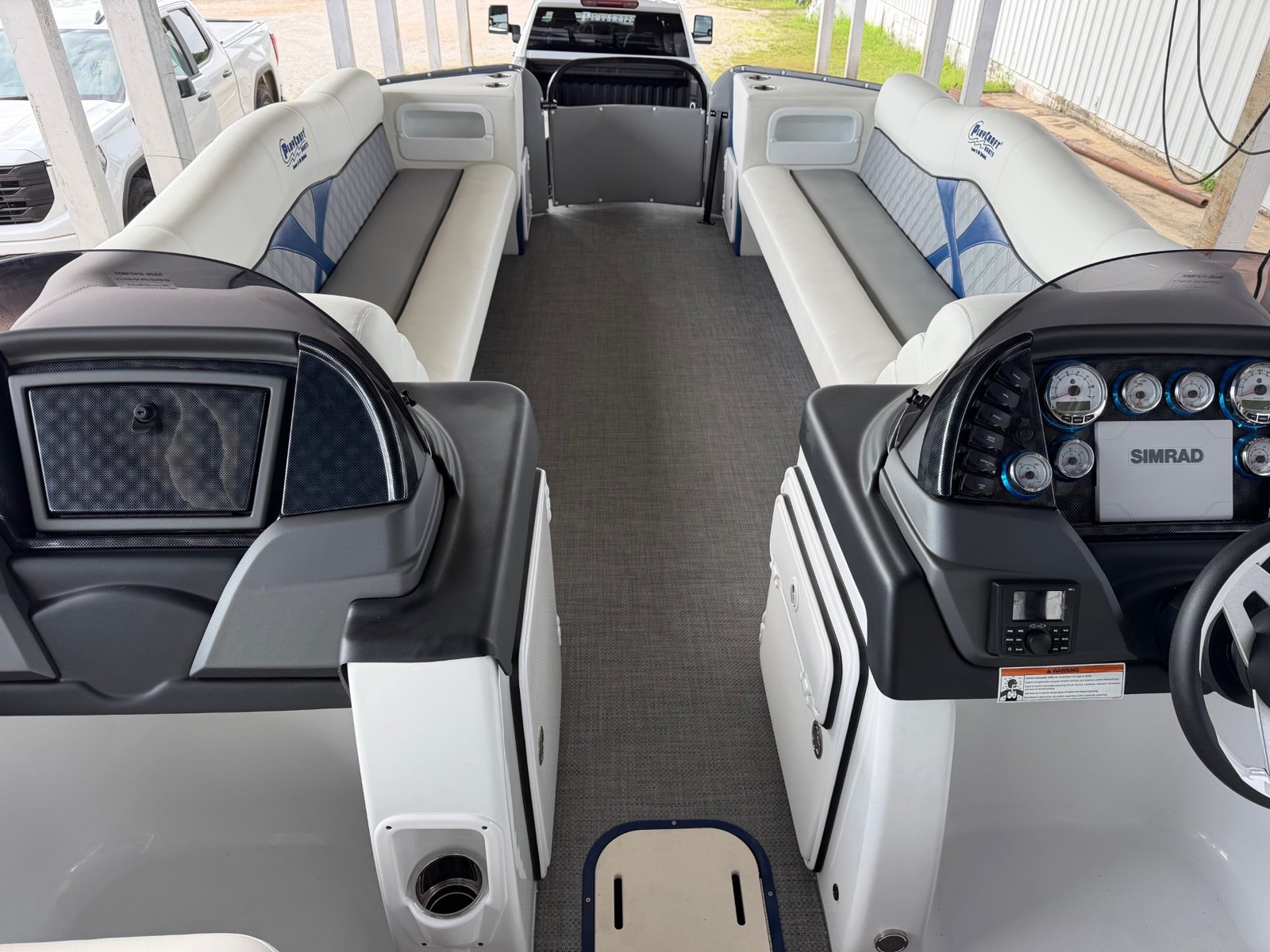 2027 PlayCraft 2700 Xscape – Blue & Silver – blue interior 05