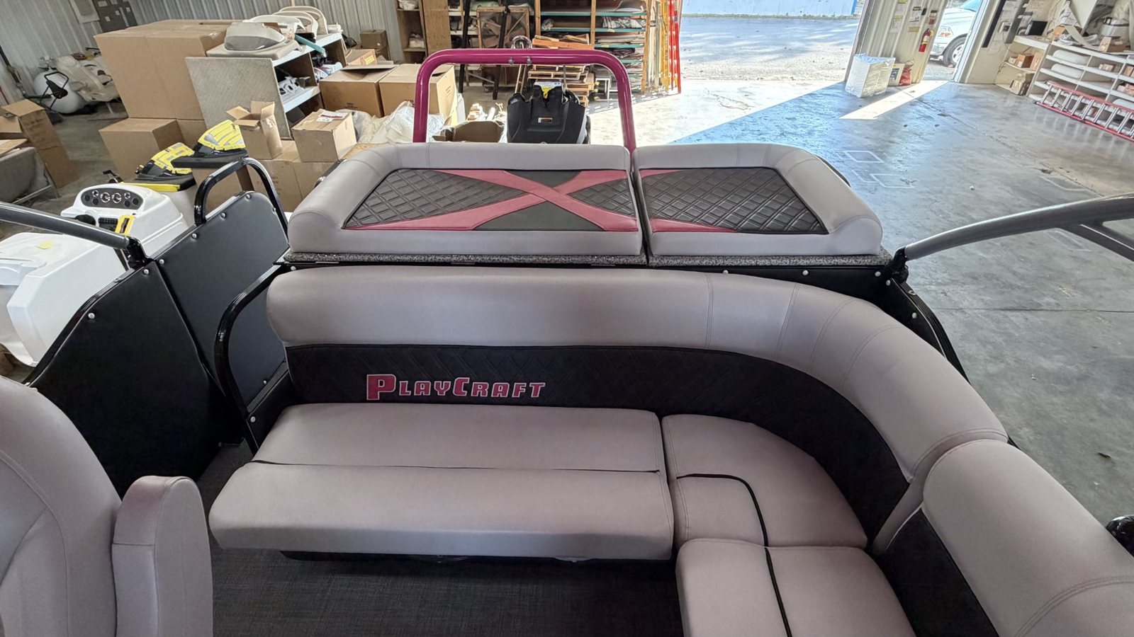 2027 PlayCraft 2700 Xtreme – Pink & Black – pink interior 08