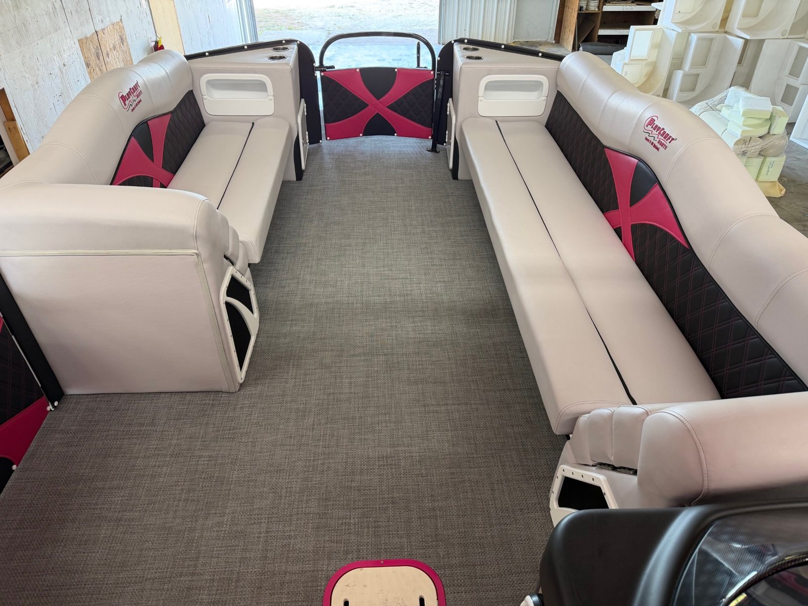 2027 PlayCraft 2700 Xtreme – Pink & Black – pink interior 12