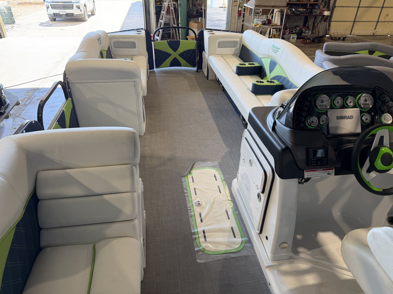 2027 PlayCraft 2700 Xtreme – Navy & Lime – seahawks interior 07