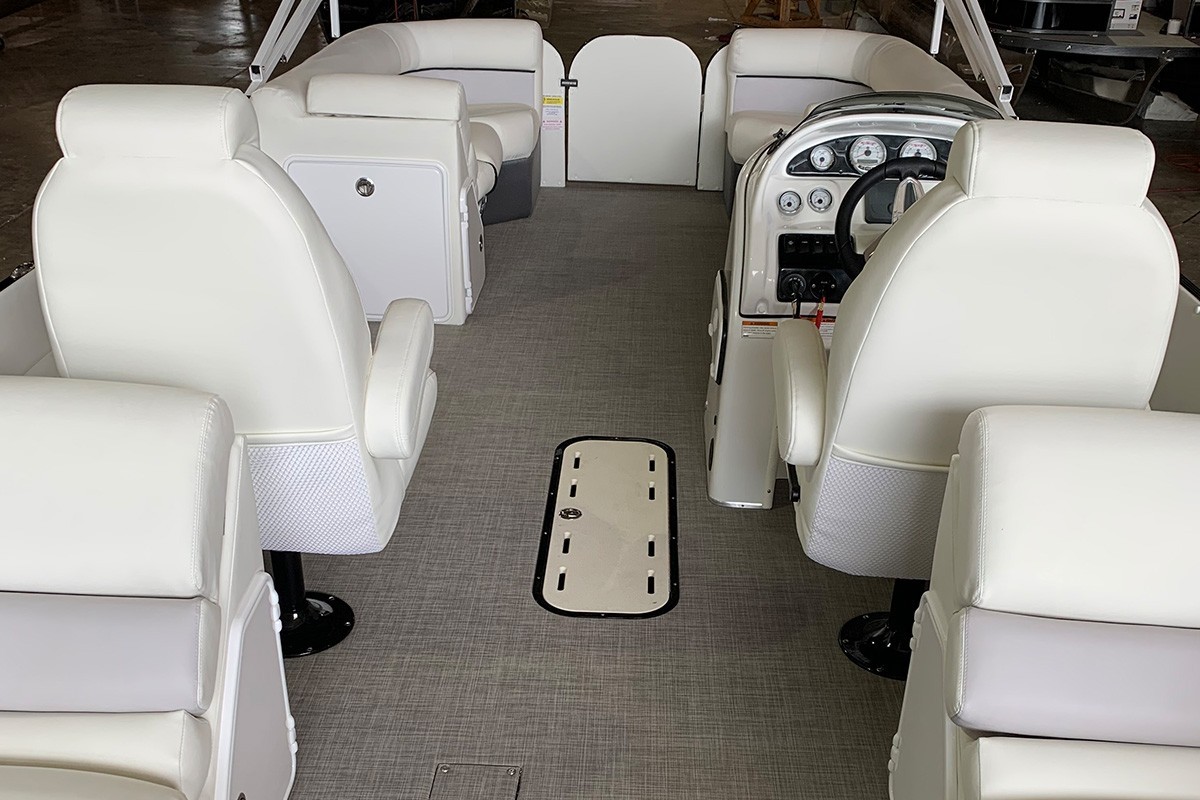 Infinity 2500 Interior